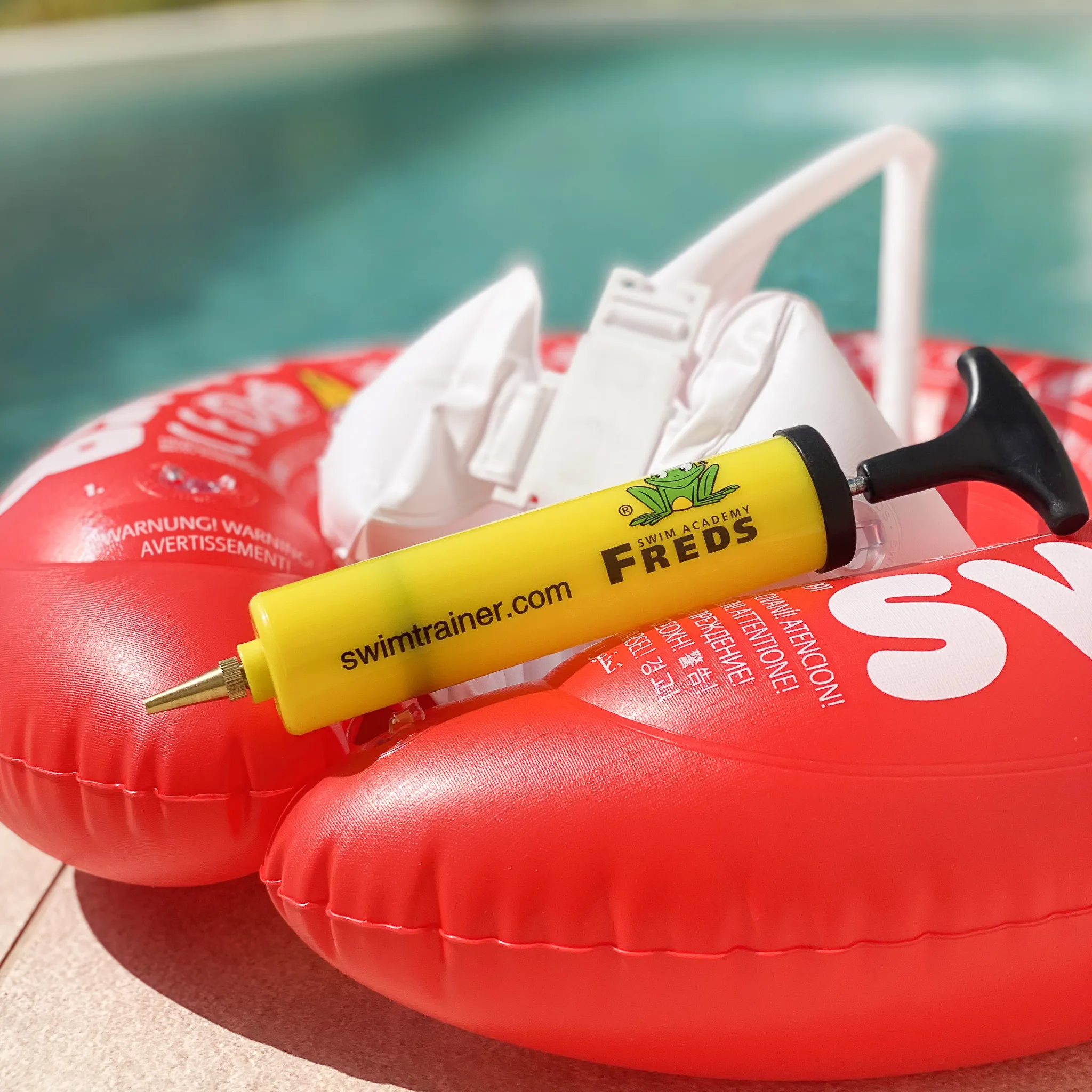 Freds Swim Academy - Schwimm-Trainer Classic rot inkl. Handpumpe - ab 3 Monaten