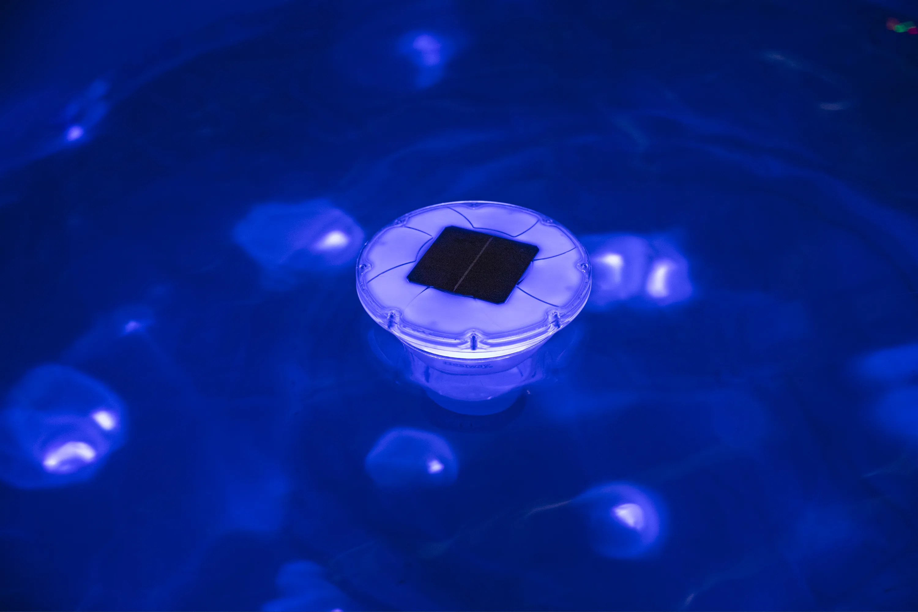 Bestway Dosierschwimmer SolarGlow mit Solar LED-Licht 18x18x21,5cm