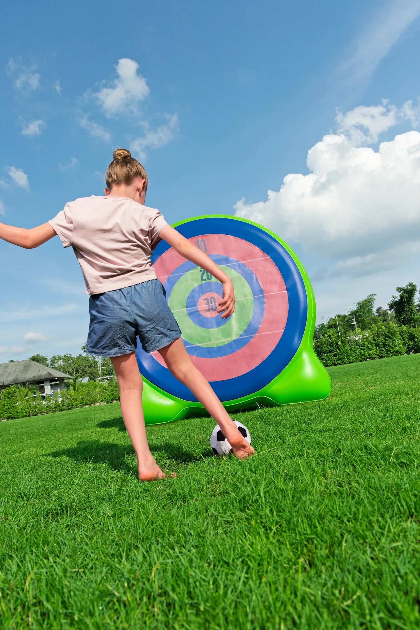 Bestway 52823 Fußball-Dartscheibe Backyard Bullseye 157x107x157cm