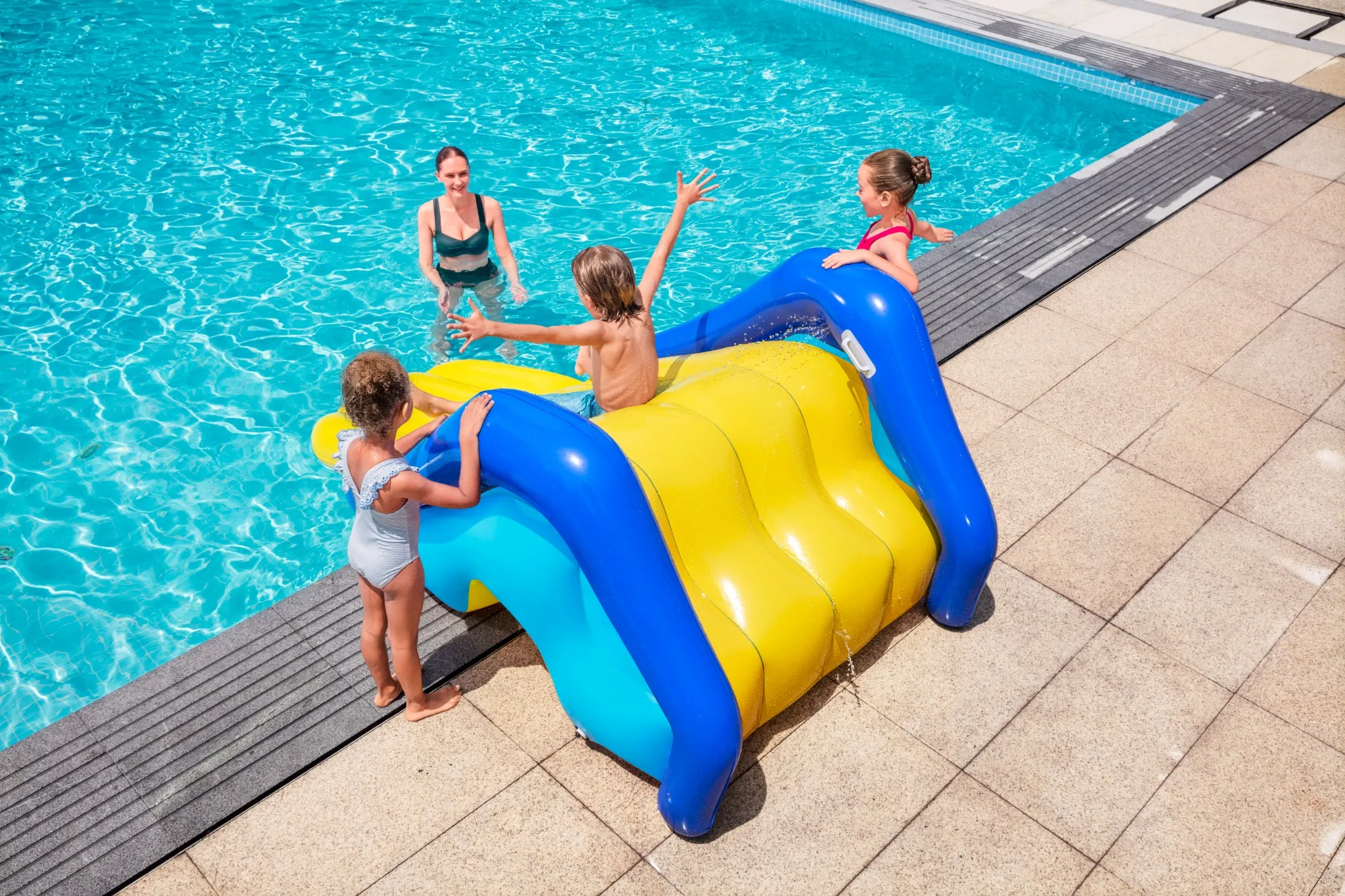 Bestway Playcenter Extragroße Poolrutsche 247x124x100cm
