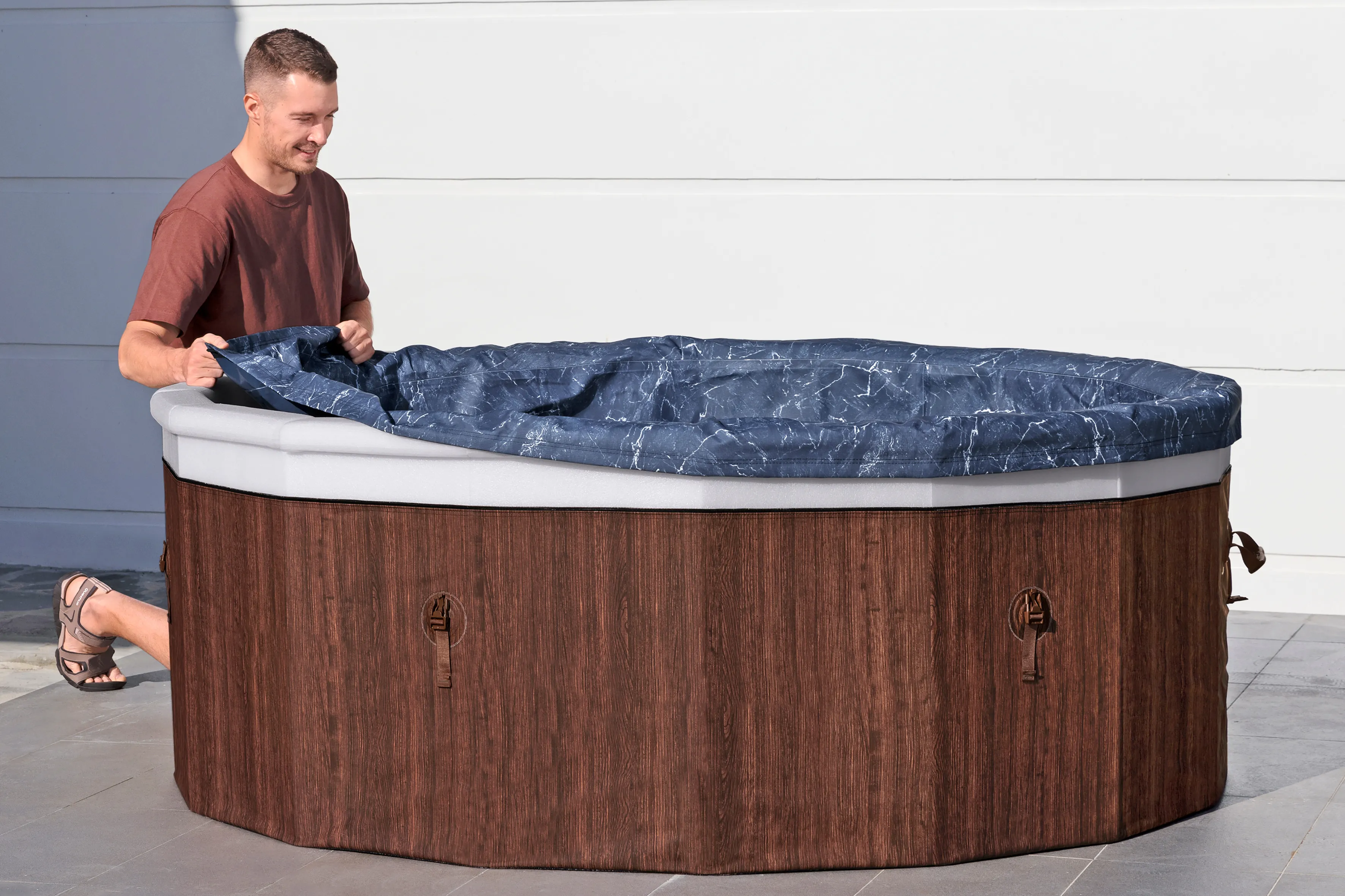 Bestway LAY-Z-SPA® Energiespar WLAN Whirlpool Toronto AirJet™ für 7 Personen Ø190x70cm